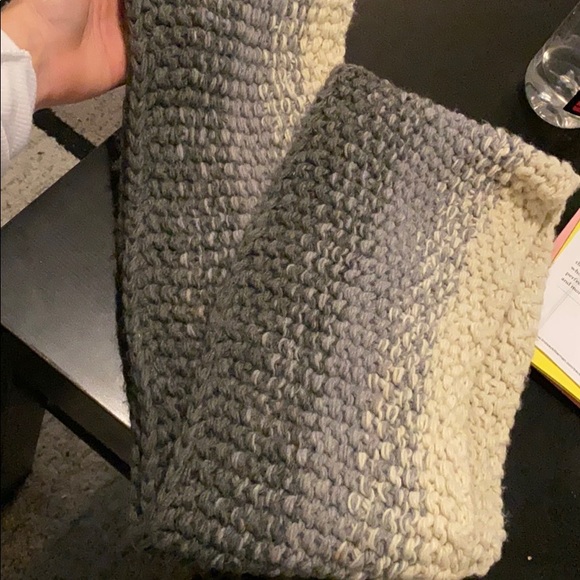 GREY OMBRÉ WINTER INFINITY SCARF 🥶 - Picture 2 of 4